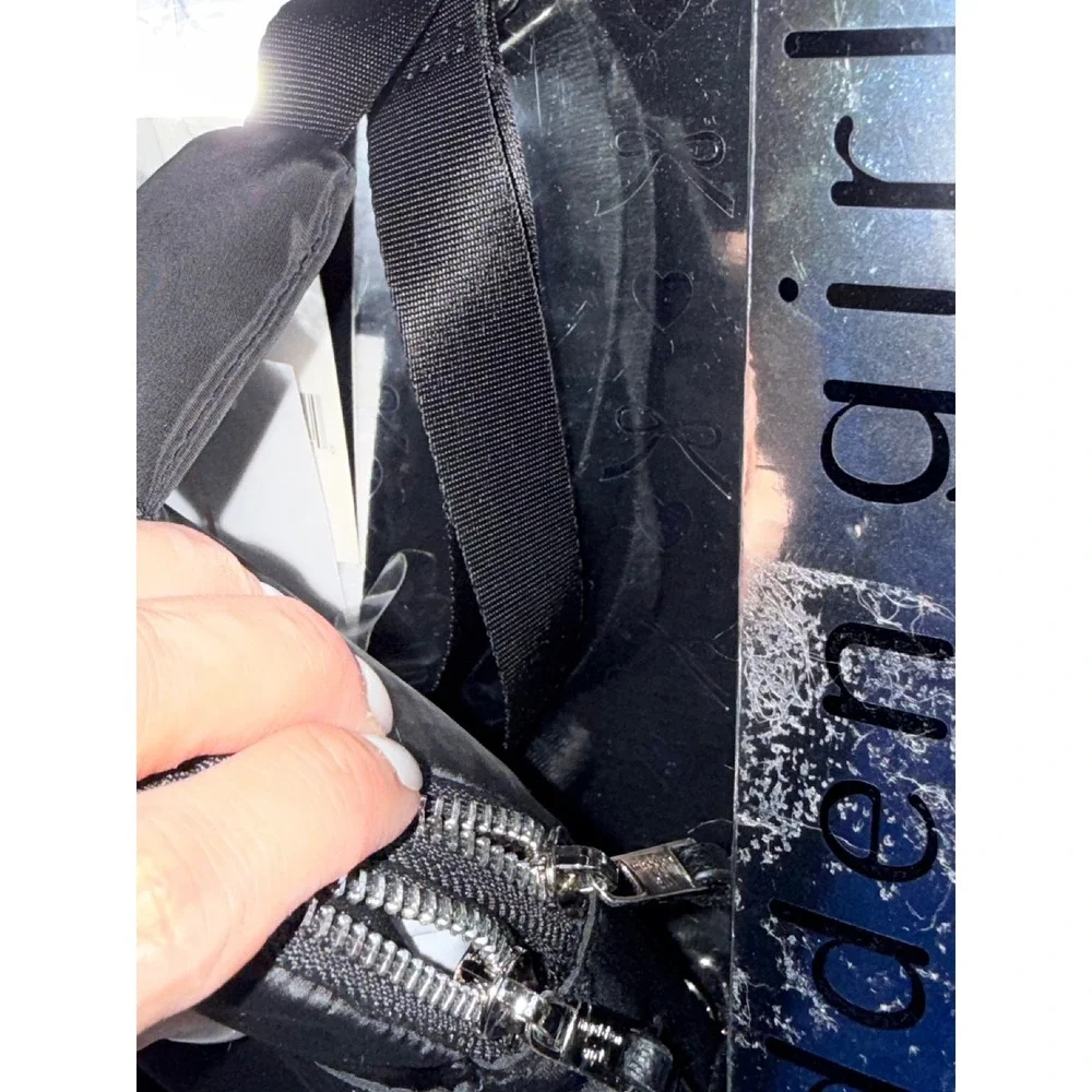 Madden Girl Black Nylon Sling Bag and Rhinestone Lip Charm 2 Piece‎ Gift Set NEW